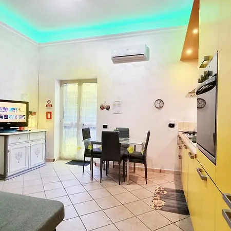 Ylyejon Esclusivo Al Pianoterra Con Parcheggio E Terrazza Apartamento